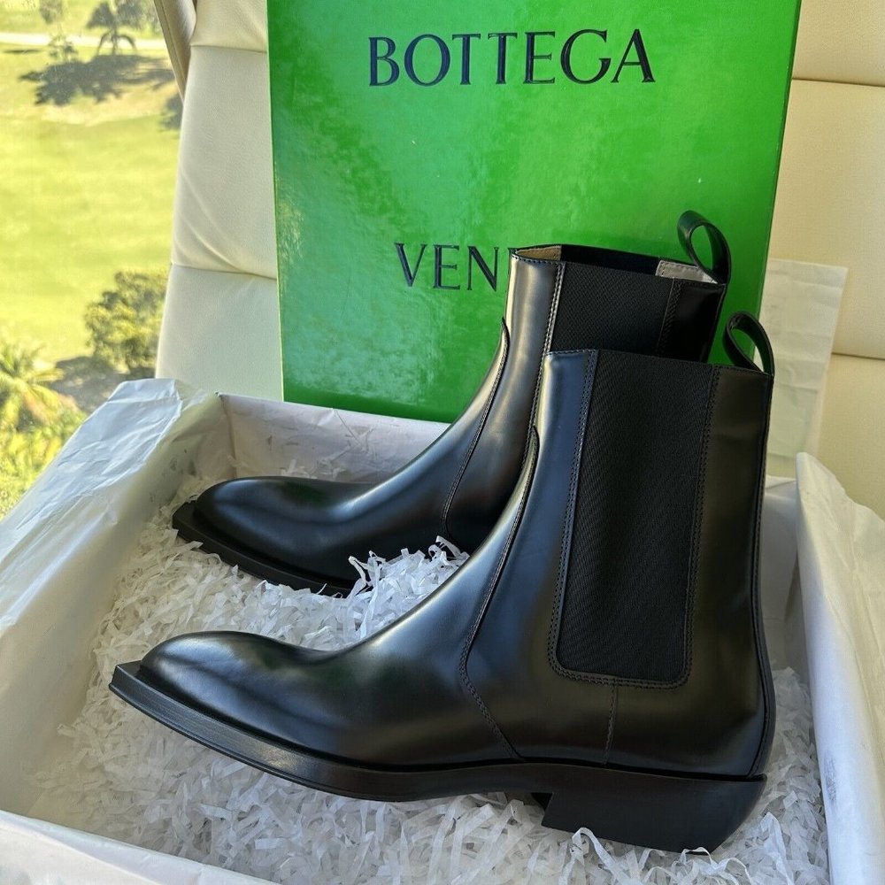 NEW BOTTEGA VENETA Black Chisel Chelsea Boots SZ 42 MSRP $1390 - Picture 7 of 12